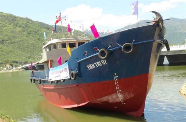 Hạ thủy tàu vỏ thép